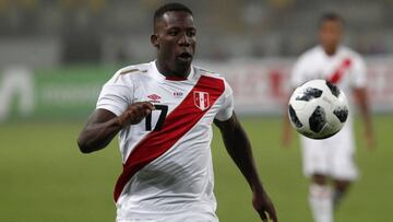 Luis Advíncula, a punto de fichar por el Rayo Vallecano