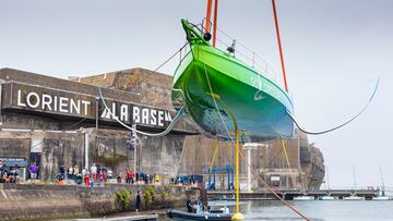 22 09 2022 - Lorient - Mise à l'eau de l'IMOCA HOLCIM-PRB sous ses nouvelles couleurs, skipper : Kevin Escoffier ©Eloi Stichelbaut - polaRYSE / HOLCIM-PRB