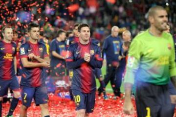 El Barcelona recibe el trofeo de la Liga BBVA 2012-2013.