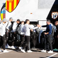 El Valencia juega la Supercopa en el césped y en los tribunales