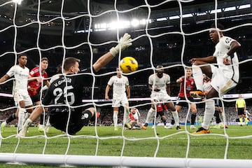 Vinicius anota el primer gol en el 1-0 del Real Madrid contra el Celta de Vigo.
