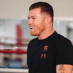 'Canelo' Álvarez paga terapia a niña que no puede caminar: "Eres mi Ángel de la Guarda", respondió ella