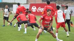 Perú ya entrena con un grupo reducido de seleccionados