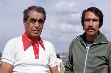 Jugador Atlante:1940-1942
Entrenador América: Interinato 1965-1966