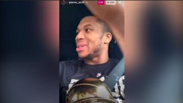 Así presume sus trofeos Giannis Antetokounmpo tras ganar la NBA