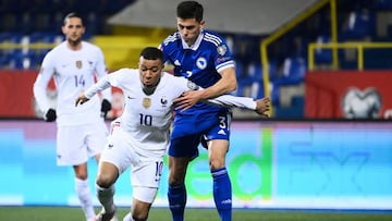 Mbapp&eacute;, con Francia. 