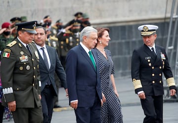 Desfile por la Independencia rinde homenaje a héroes de la salud