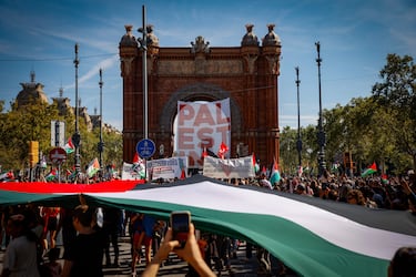 Bajo el lema ‘Fi al comerç d'armes i a les relacions amb Israel’, las movilizaciones en apoyo a Palestina se producen en muchas ciudades de España para exigir el embargo de armas, la ruptura de relaciones con Israel, y la apertura del corredor humanitario.