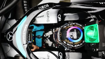 George Russell, de Gran Bretaña, y el equipo Mercedes AMG Petronas F1 antes del inicio de la carrera del Gran Premio de Las Vegas.