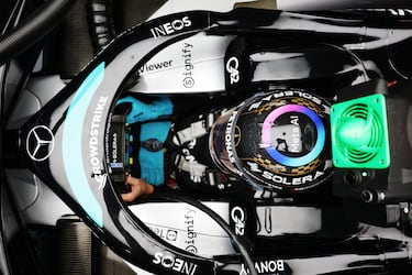 George Russell, de Gran Bretaña, y el equipo Mercedes AMG Petronas F1 antes del inicio de la carrera del Gran Premio de Las Vegas.