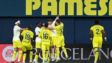 Los jugadores del Villarreal celebran el segundo gol ante Las Palmas, durante el partido de LaLiga en Primera División que Villarreal CF y UD Las Palmas disputan este lunes en el estadio de La Cerámica.