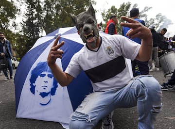 The Argentinean legend returns to his homeland as the new coach of Gimnasia La Plata and the fans were out in force at the Estadio Juan Carmelo Zerillo.