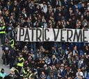 Los hinchas del Lazio insultan a Patric con una pancarta