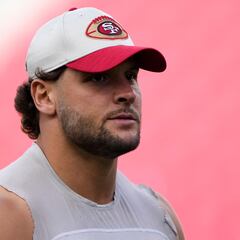 La NFL multa a Nick Bosa por lucir una gorra de Donald Trump