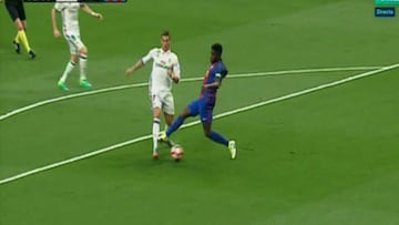 Penalti no pitado de Umtiti sobre Cristiano en el minuto 2