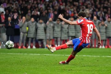 Un doble toque en el lanzamiento de su penalti invalid el gol de Julin Alvarez en la tanda de penaltis entre el Atltico de Madrid y el Real Madrid.