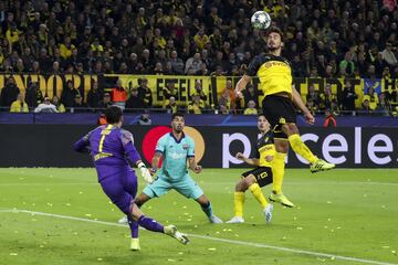 Hummels y Luis Suárez.