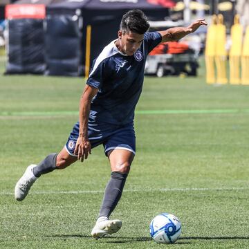 Una de las contrataciones importantes para este Apertura 2019 es la del habilidoso argentino procedente de Racing. Le puede dar a la Máquina la peligrosidad que le faltaba por las bandas.