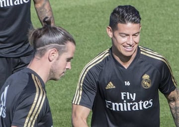 Bale y James.