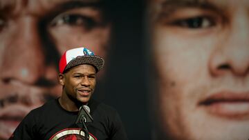 Floyd Mayweather en conferencia de prensa.