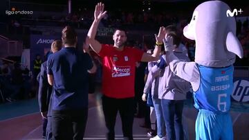 Felipe aparece en el homenaje a la Copa del Estu con la camiseta colegial: ¿qué les parece el recibimiento?