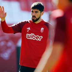 Bruno Méndez, Batalla y otros once jugadores se van del Granada