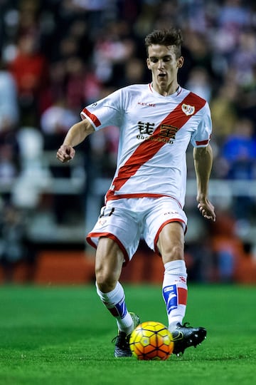 Comenz¨® en el Real Madrid C en 2012 y fue subiendo de equipo hasta que en 2015 fich¨® por el Rayo Vallecano. Jug¨® en el Rayo Vallecano la temporada 2015-16.