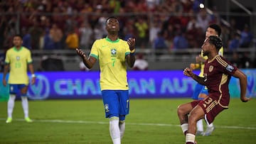 Brazil's forward #07 Vinicius Jr reacts after missing a penalty kick during the 2026 FIFA World Cup South American qualifiers football match between Venezuela and Brazil at the Monumental stadium in Maturin, Monagas State, Venezuela, on November 14, 2024. (Photo by Federico Parra / AFP)