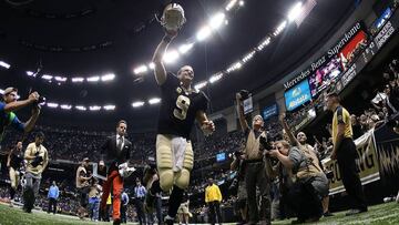 NEW ORLEANS, LA - NOVEMBER 01: Drew Brees #9 of the New Orleans Saints leaves the field following a victory over the New York Giants at the Mercedes-Benz Superdome on November 1, 2015 in New Orleans, Louisiana.   Sean Gardner/Getty Images/AFP
 == FOR NEWSPAPERS, INTERNET, TELCOS &amp; TELEVISION USE ONLY ==