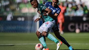   (L-R), William Tesillo of Leon and Kevin Escamilla of Queretaro during the game Leon vs Queretaro, corresponding to day 12 of the Torneo Clausura Grita Mexico C22 of Liga BBVA MX, at Nou Camp -Leon- Stadium, on April 03, 2022.

<br><br>

(I-D), William Tesillo de Leon y Kevin Escamilla de Queretaro durante el partido Leon vs Queretaro, correspondiente a la jornada 12 del Torneo Clausura Grita Mexico C22 de la Liga BBVA MX, en el Estadio Nou Camp -Leon- , el 03 de Abril de 2022.