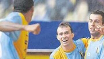 <b>ALEGRÍA. </b>Marcelo y Torras celebran uno de los goles ante el MRA.