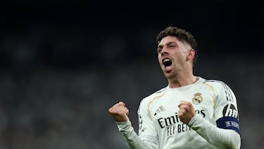 Soccer Football - UEFA Champions League - Round of 16 - First Leg - Real Madrid v Manchester City - Santiago Bernabeu, Madrid, Spain - March 11, 2026 Real Madrid's Federico Valverde celebrates scoring their first goal REUTERS/Violeta Santos Moura TPX IMAGES OF THE DAY