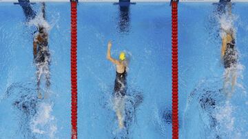 2016 Rio Olympics - Swimming - Final - Women's 100m Freestyle Final - Olympic Aquatics Stadium - Rio de Janeiro, Brazil - 11/08/2016. Simone Manuel (USA) of USA touches the wall to win. Picture rotated 180 degrees. REUTERS/Athit Perawongmetha FOR EDITORIAL USE ONLY. NOT FOR SALE FOR MARKETING OR ADVERTISING CAMPAIGNS.