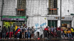 People take part in a protest against a tax reform bill launched by Colombian President Ivan Duque, under the rain in Bogota, on April 28, 2021. - Workers&#039; unions, teachers, civil organizations, indigenous people and other sectors reject the project that is underway in the Congress, considering that it punishes the middle class and is inappropriate in the midst of the crisis unleashed by the COVID-19 pandemic. (Photo by Juan BARRETO / AFP)