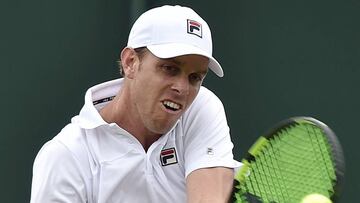 SA02 WIMBLEDON (REINO UNIDO), 29/06/2016.- El tenista estadounidense Sam Querrey devuelve la pelota al brasile&ntilde;o Thomaz Bellucci durante la segunda ronda del torneo de Wimbledon que se disputa en All England Lawn Tennis Club de Londres, Reino Unido, el 29 de junio del 2016. EFE/Hannah Mckay S&Oacute;LO USO EDITORIAL/PROHIBIDO SU USO COMERCIAL