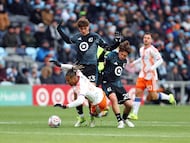 ST PAUL, MINNESOTA - FEBRUARY 28: Wil Trapp #20 and Morris Duggan #23 of Minnesota United compete for the ball against Ayoub Jabbari #99 of FC Cincinnatis in the first half at Allianz Field on February 28, 2026 in St Paul, Minnesota. David Berding/Getty Images/AFP (Photo by David Berding / GETTY IMAGES NORTH AMERICA / Getty Images via AFP)