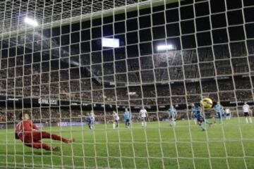 Gol de Bacca de penalti. 2-1.
