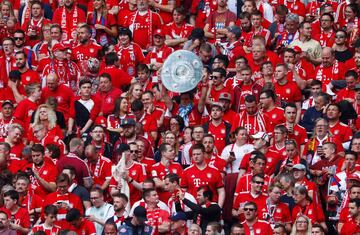 Bayern Múnich goleó al Frankfurt 5-1 y se coronó campeón de la Bundesliga. 