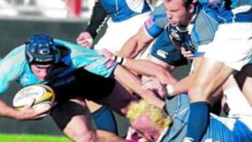 <b>PRIMERA SEMIFINAL. </b>La defensa de los Mariners trata de frenar un ataque de los Almogavers en el partido que abrió la Final Four.