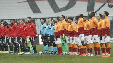 Soccer Football - Super Lig - Besiktas v Galatasaray - Vodafone Park, Istanbul, Turkey - January 17, 2021  Galatasaray players line up before the match REUTERS/Murad Sezer