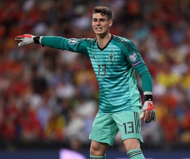 En marzo de 2017 fue convocado por primera vez con la absoluta debido a la lesión de Pepe Reina. Debutó con España como primer portero el 11 de noviembre de 2017 ante Costa Rica.