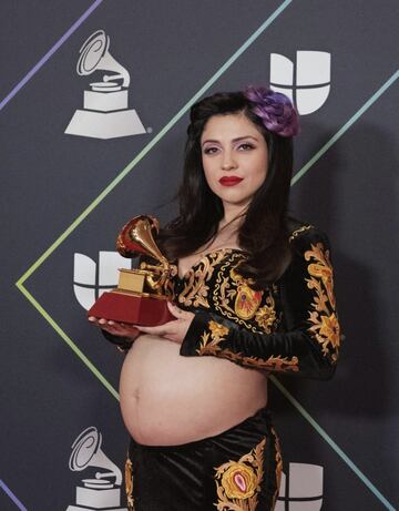 La cantante chilena conmovió a sus fans al dar a conocer que está esperando a su primer hijo, luego de un largo proceso.