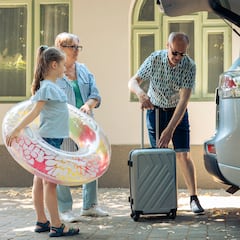 Una pareja de ancianos vende su casa centenaria para irse a vivir con sus hijos y ya vaticinan que habrá discusiones