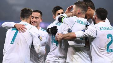 Los jugadores del Madrid celebran uno de sus goles al PSG.