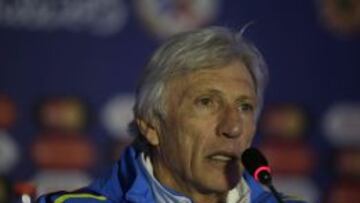 El entrenador de Colombia Jose Pekerman, durante rueda de prensa en el estadio Monumental hoy, martes 16 de junio de 2015, en Santiago.