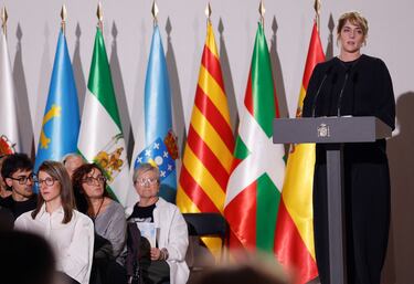 Virginia Ortiz, familiar de una víctima del municipio de Letur, interviene durante el funeral de Estado en memoria de las víctimas de las inundaciones ocurridas hace un año.