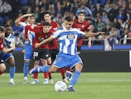 Líder absoluto de un Deportivo que tuvo que ponerse el mono de trabajo para remontar, ante el Mirandés, en el partido que cerró la jornada en Segunda. Gol, de penalti, una de sus especialidades y asistencia, en el tanto de Nsongo.