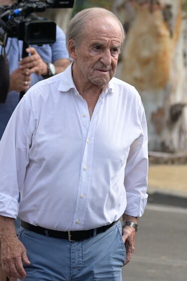 José María García llega a la parroquia de Guadalmina para asistir al funeral por Caritina Goyanes.