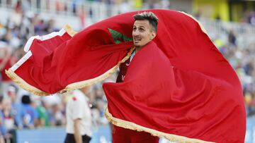 Eugene (United States), 18/07/2022.- Soufiane El Bakkali of Morocco celebrates winning the men's 3000m Steeplechase final at the World Athletics Championships Oregon22 at Hayward Field in Eugene, Oregon, USA, 18 July 2022. (Mundial de Atletismo, 3000 metros obstáculos, Marruecos, Estados Unidos) EFE/EPA/John G. Mabanglo
