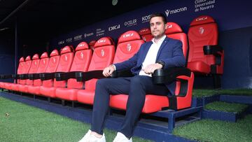 Lisci en el banquillo de El Sadar el día de su presentación.